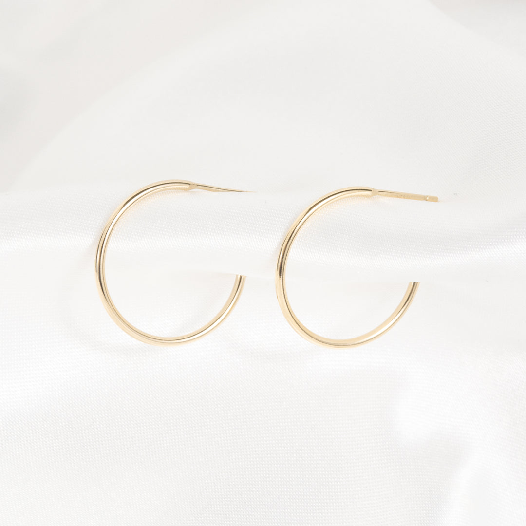 ☆人気☆【TATIANA】☆Olivia Pearl Ribbon Hoop Earrin.g☆ TATIANA (SIRVER925) Olivia Pearl Ribbon Hoop Earring BMR263